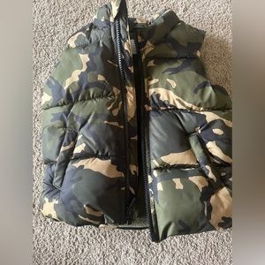 Old Navy - 3T Camo Puffer vest